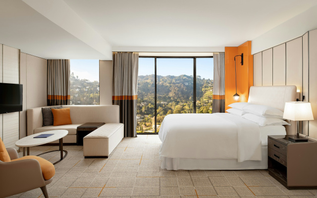 photo 3 of Sheraton Universal Hotel