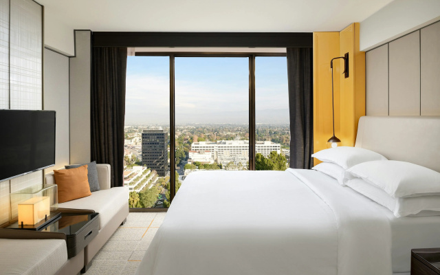 photo 4 of Sheraton Universal Hotel