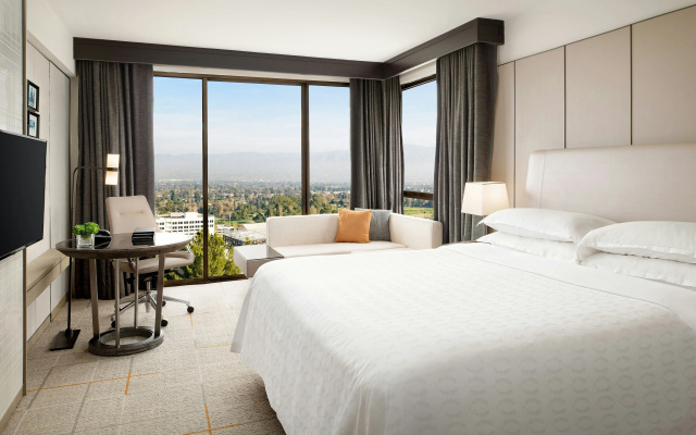 photo 5 of Sheraton Universal Hotel