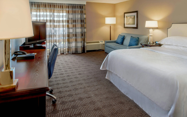 photo 3 of Sheraton Westport Chalet Hotel St. Louis