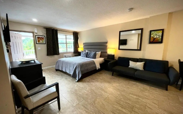 photo 3 of Sheridan Suites Apartments