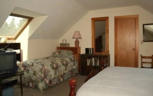 photo 3 of Sherwood Cottage - Three Bedroom Home