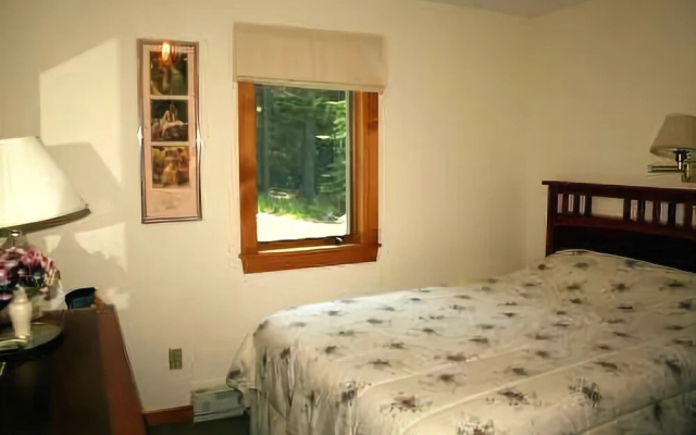 photo 5 of Sherwood Cottage - Three Bedroom Home