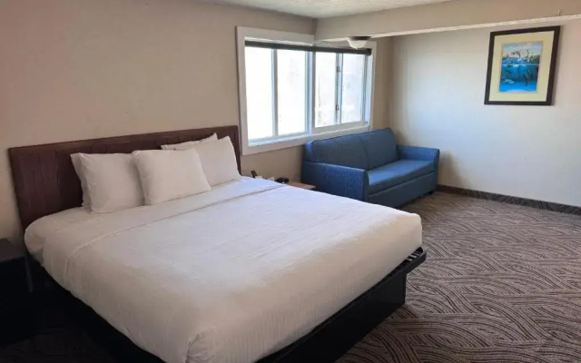 photo 4 of Promenade Inn & Suites Oceanfront