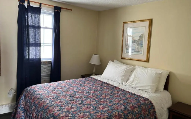 photo 4 of SHIPS INN Hotel