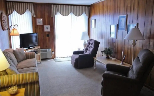 photo 3 of Shore Drive Quarters
