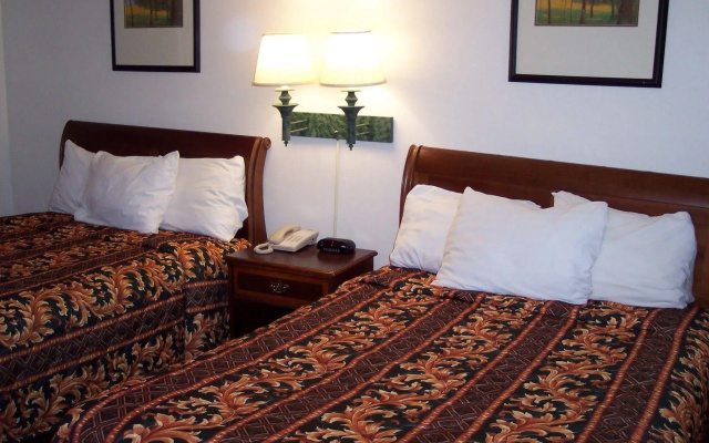 photo 2 of Shore Hills Motel