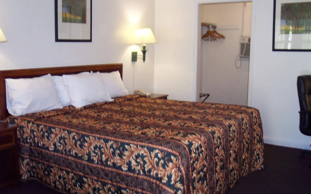 photo 4 of Shore Hills Motel