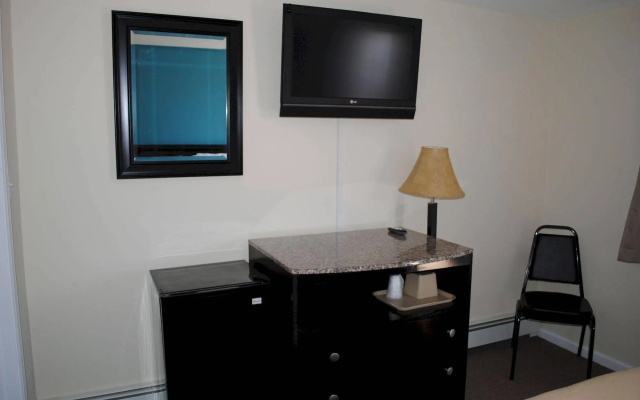 photo 3 of Shore Point Motel