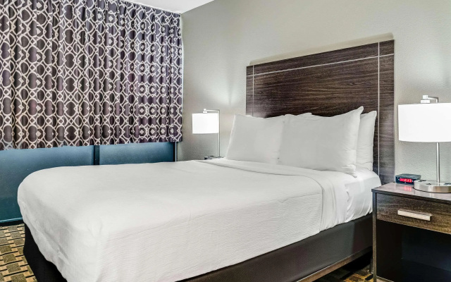 photo 3 of Quality Inn Detroit Downtown