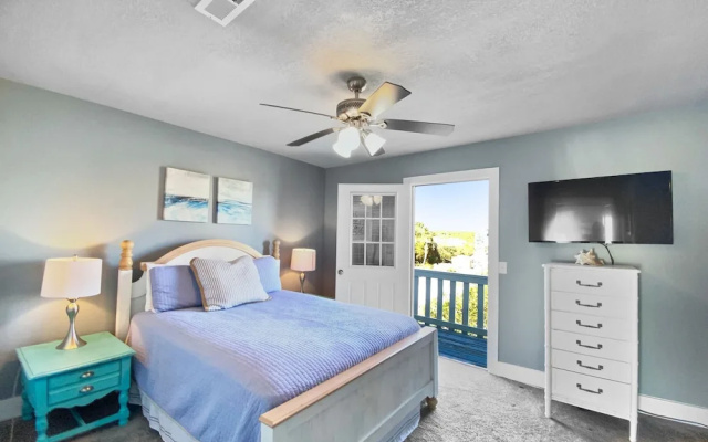 photo 4 of Shoreline Townhomes #10 - 2 Br townhouse by RedAwning