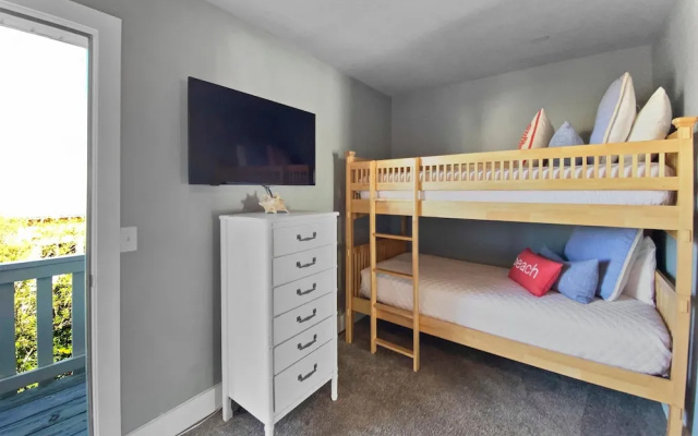 photo 5 of Shoreline Townhomes #10 - 2 Br townhouse by RedAwning
