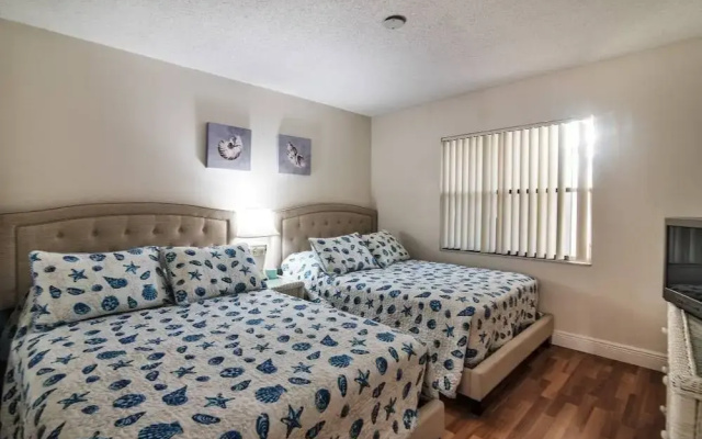 photo 4 of Shorewalk Vacation Condo 15 minutes to Bradenton Beach Entire Condo