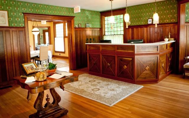photo 2 of Showers Inn