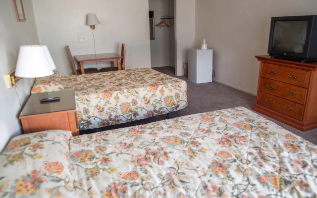 photo 2 of Siegel Slots and Suites