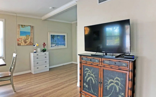 photo 2 of Siesta Heron Suites & Villas