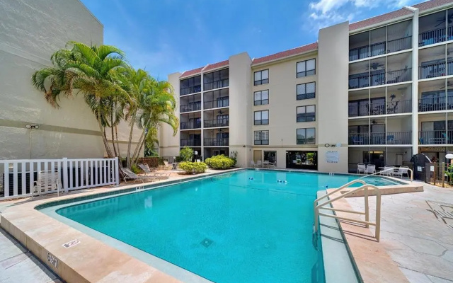 photo 3 of Siesta Key Beach - 2 Bedroom - 3 Beds - 3 Bathroom Duplex with Heated Swimming Pool