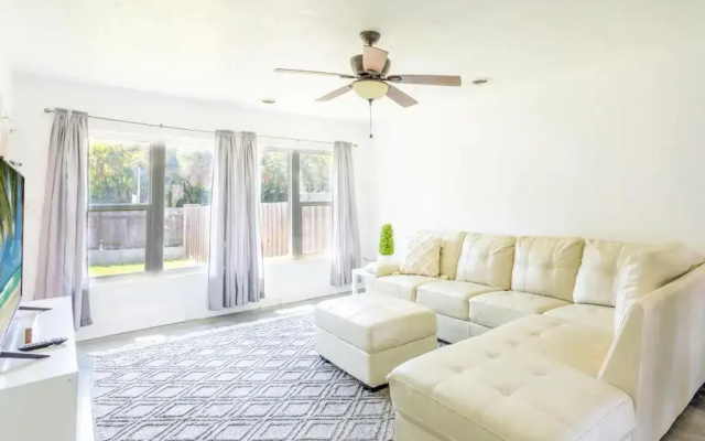 photo 3 of Siesta Key bungalow walking distance to beach ! name: Siesta Side A