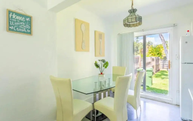 photo 4 of Siesta Key bungalow walking distance to beach ! name: Siesta Side A