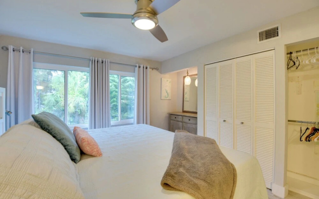 photo 2 of Siesta Key Condo w/ Heated Pool < 1 Mi to Beach