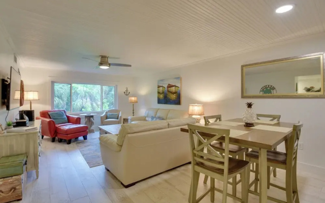 photo 3 of Siesta Key Condo w/ Heated Pool < 1 Mi to Beach
