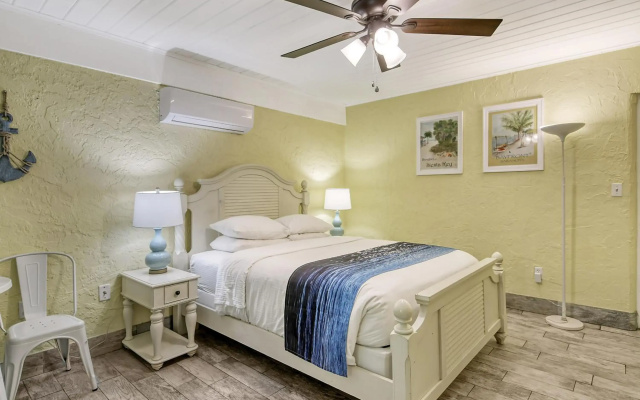 photo 2 of Siesta Key Palms Resort