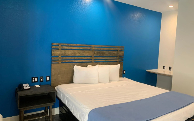 photo 3 of Signature Inn Houston Greenspoint