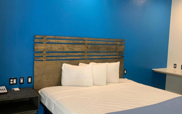 photo 4 of Signature Inn Houston Greenspoint