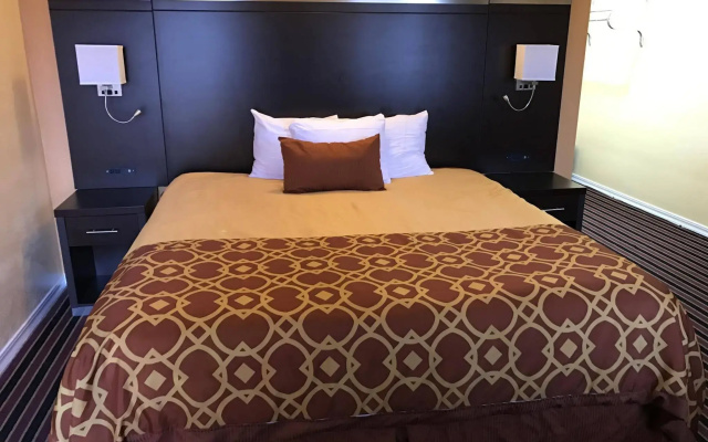 photo 5 of Signature Inn Medford Downtown