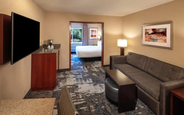 photo 4 of Silver Cloud Inn University