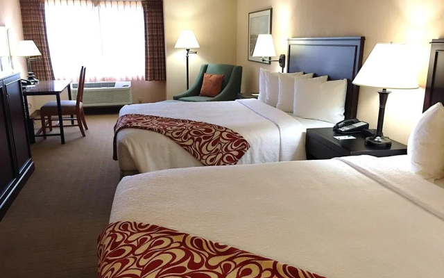 photo 2 of Silver Cloud Inn Redmond