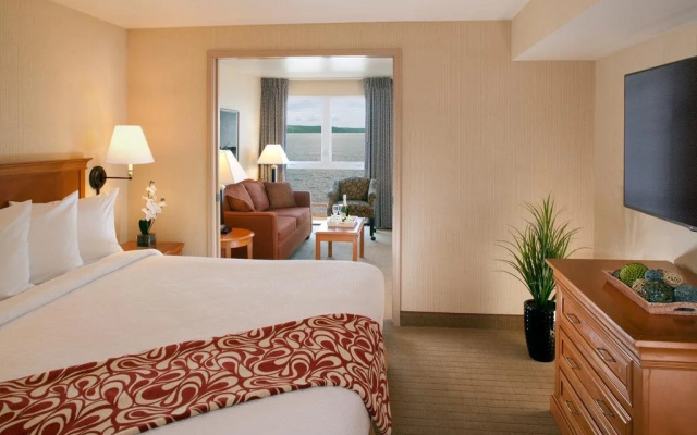 photo 4 of Silver Cloud Inn Tacoma