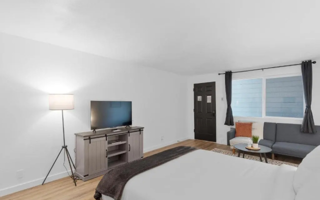 photo 5 of Silver Sands Motel