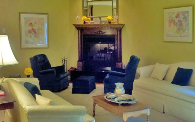 photo 3 of Silver Service Inn