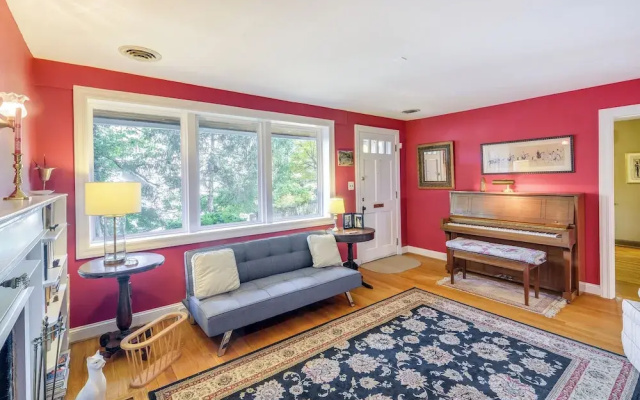 photo 2 of Silver Spring Rental: 8 Mi to Washington, DC!