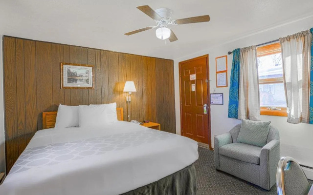 photo 3 of Love Hotels Silver Street By Oyo At Hurley Wi