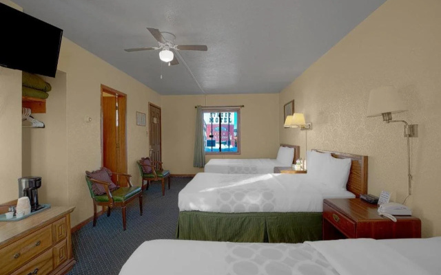 photo 5 of Love Hotels Silver Street By Oyo At Hurley Wi