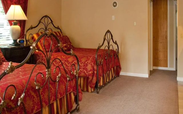 photo 3 of Silverton Inn & Suites
