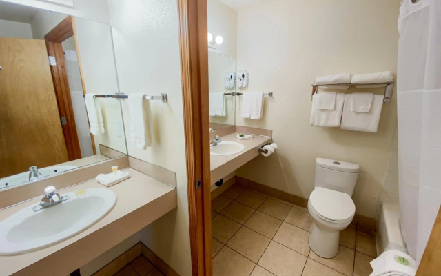 photo 5 of Sisters Inn And Suites