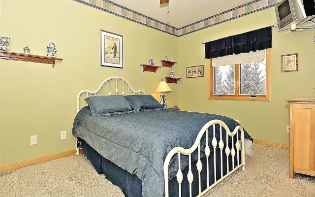 photo 3 of Ski Bums Inn