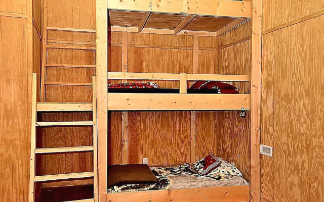photo 4 of Ski Bums Inn