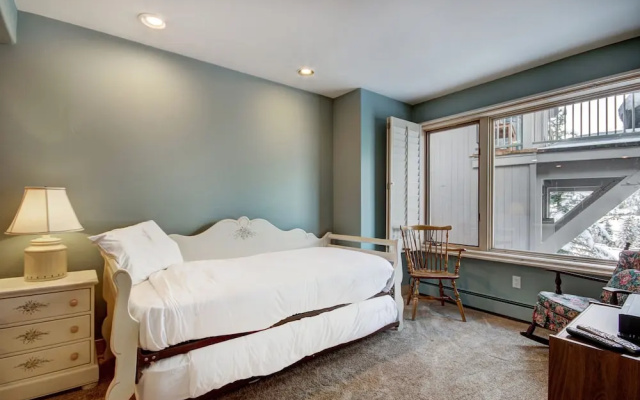 photo 2 of Ski In & Slopeside Luxury Townhome At Pines Lodge Sleeps 12 4 Bedroom Townhouse by RedAwning