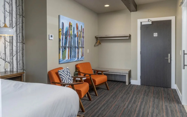 photo 2 of Ski Inn Taphouse Hotel