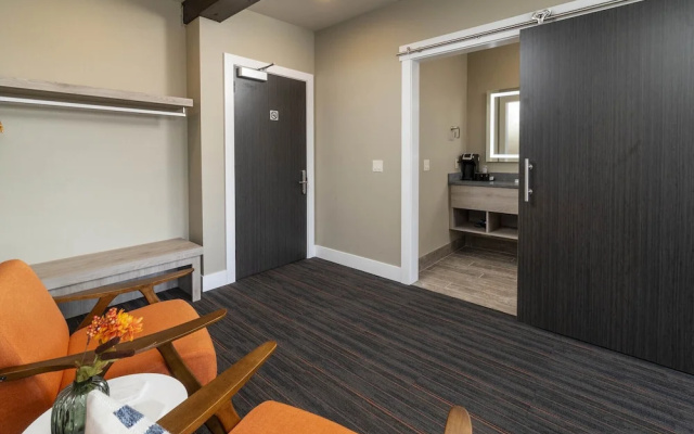photo 3 of Ski Inn Taphouse Hotel