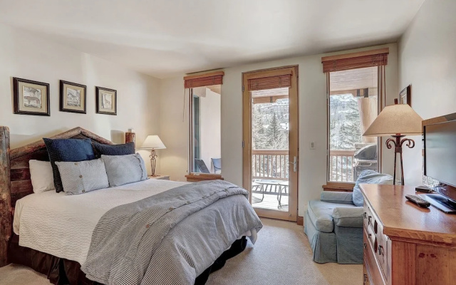 photo 3 of Ski-in/ Ski-out 3br 3.5ba Forest + Mountain Views Sleeps 8 3 Bedroom Condo by RedAwning