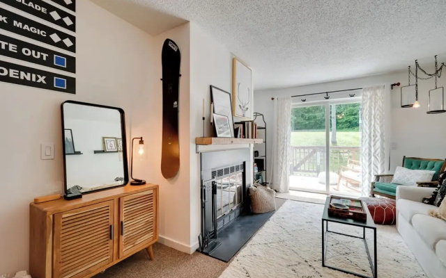 photo 5 of Ski-in/ski-out Magic Mountain Condo w/ Deck!