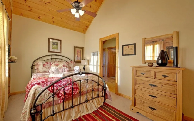 photo 4 of Sky High - 4 Br Cabin