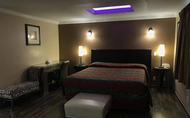 photo 2 of Sky Palm Motel