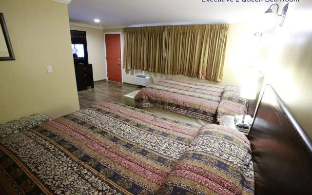 photo 3 of Sky Palm Motel