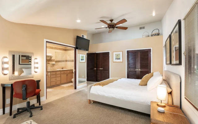photo 3 of Skyhill Oasis W/ Hot Tub Walk To Universal 4 Bedroom Home